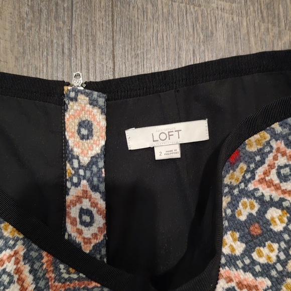 Loft abstract pattern mini skirt in muted fall colors - size 2 - Picture 9 of 10